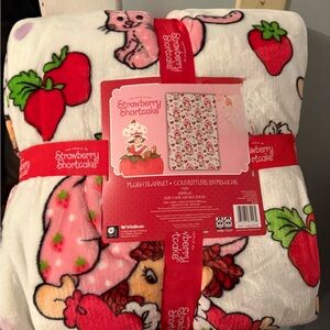 Plush Blanket – White/Pink Strawberry Print